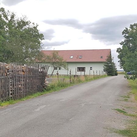 Na Samote U Lesa -Rasovna Lägenhet Msecke Zehrovice Exteriör bild