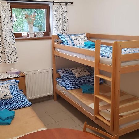 Na Samote U Lesa -Rasovna Lägenhet Msecke Zehrovice Exteriör bild