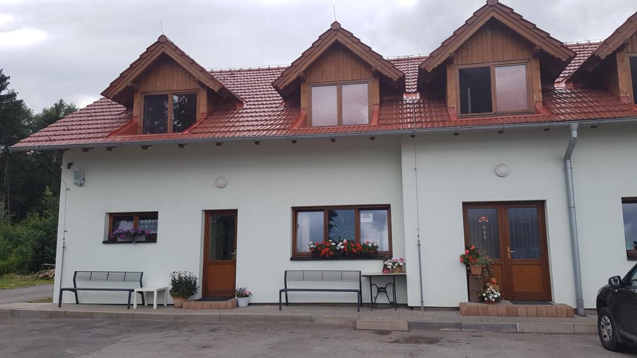 Na Samote U Lesa -Rasovna Lägenhet Msecke Zehrovice Exteriör bild