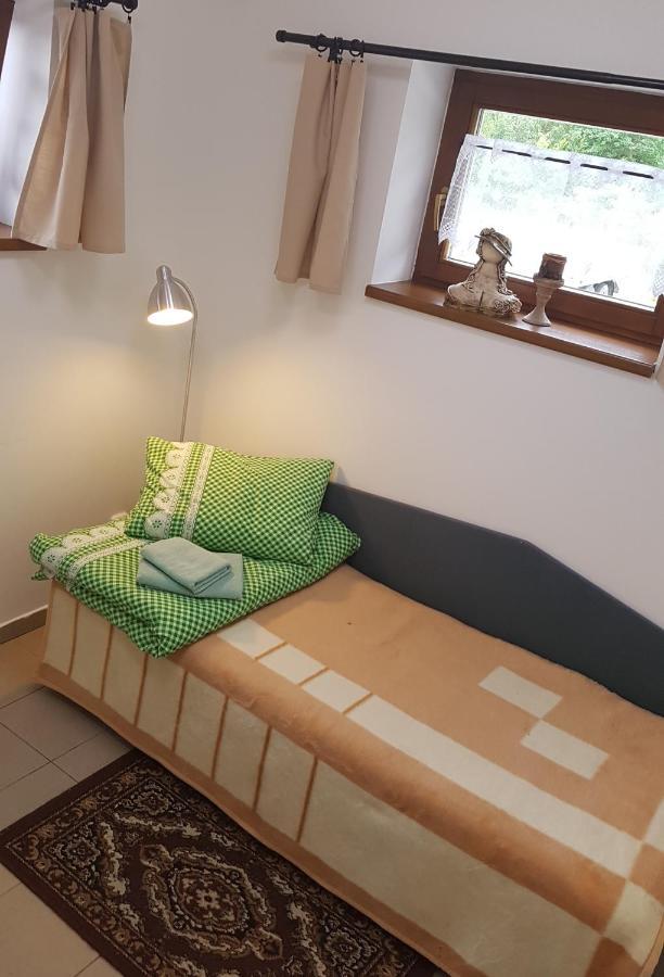 Na Samote U Lesa -Rasovna Lägenhet Msecke Zehrovice Exteriör bild