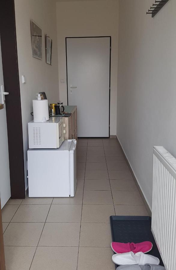 Na Samote U Lesa -Rasovna Lägenhet Msecke Zehrovice Exteriör bild