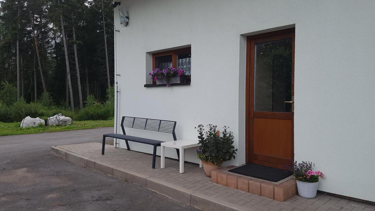 Na Samote U Lesa -Rasovna Lägenhet Msecke Zehrovice Exteriör bild